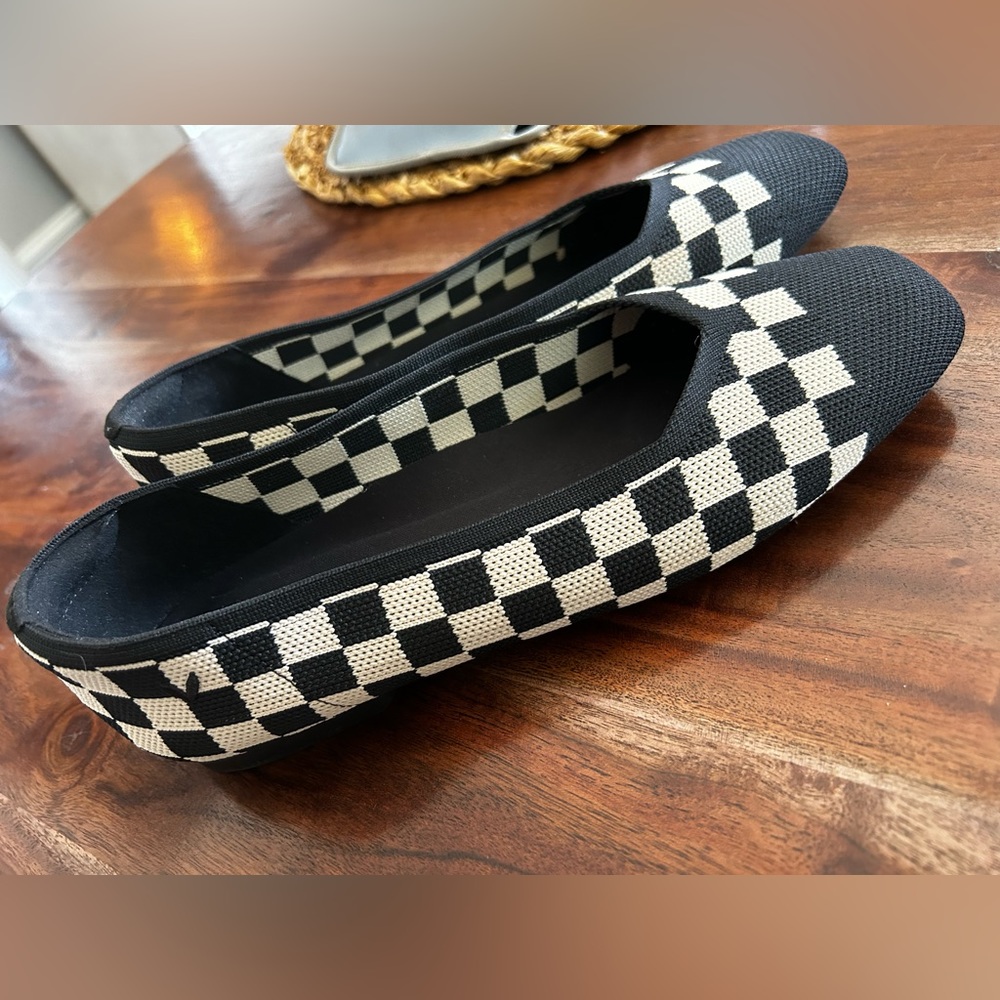 Vivaia square toe flats. Size 9 (40) like new